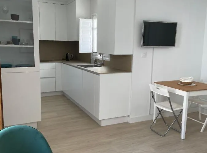 Luz De La Caleta * كاديز